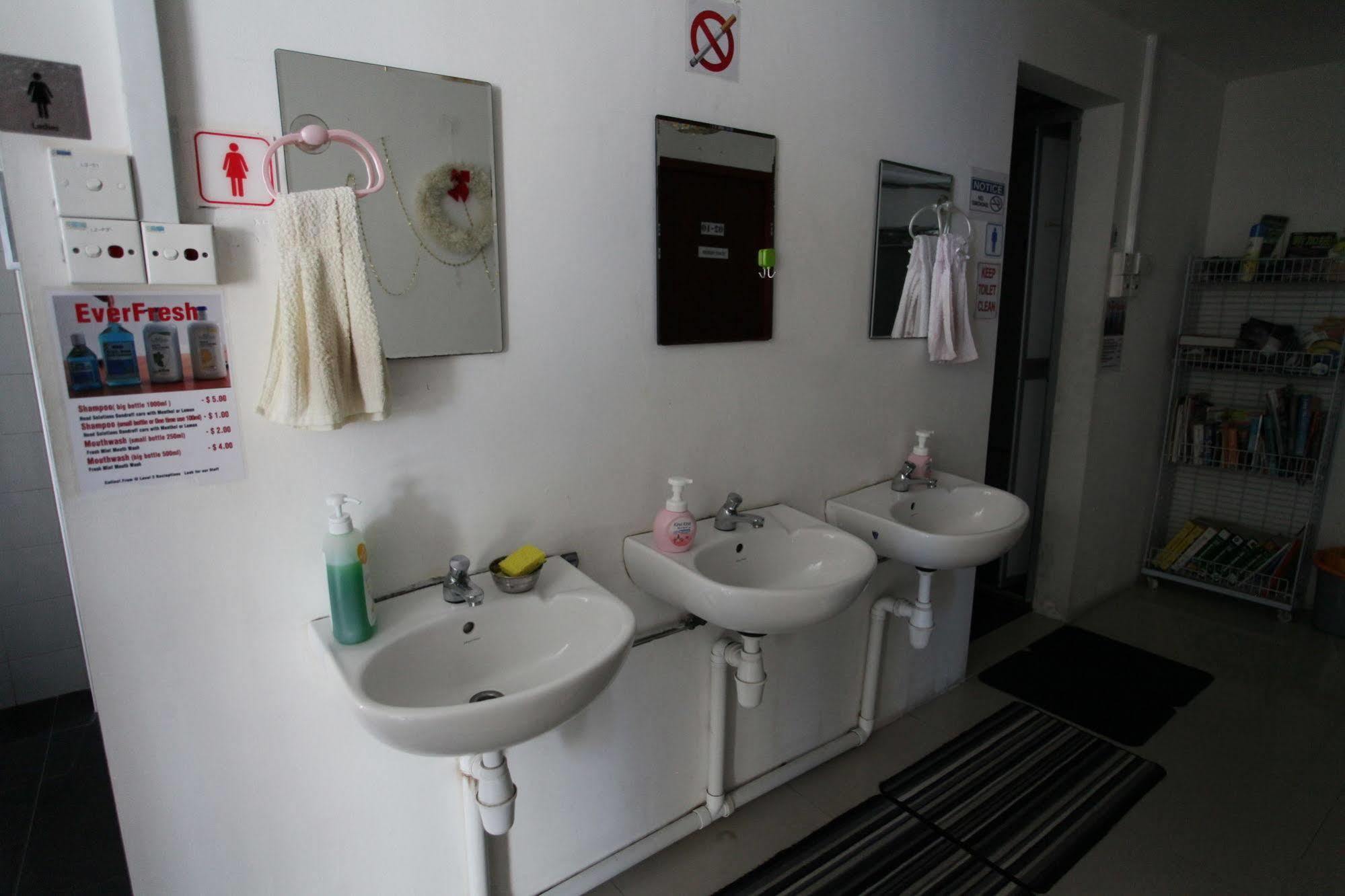 May & May Student Hostel Singapour Extérieur photo